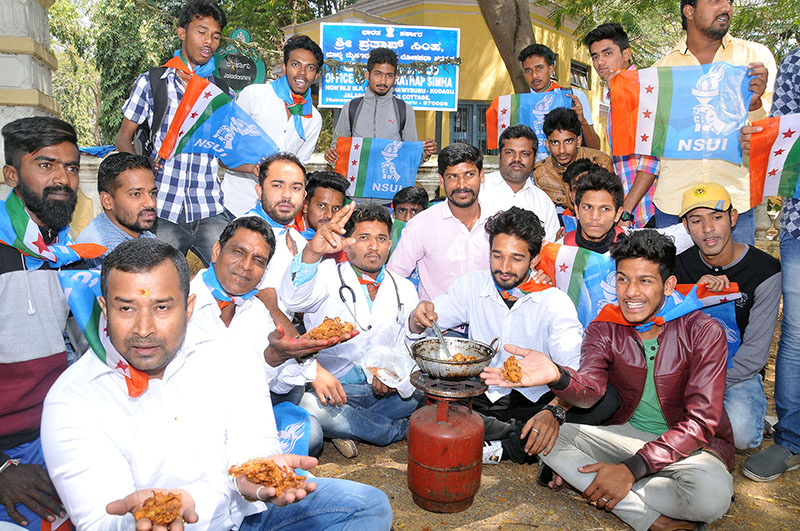 ಪ್ರಧಾನಿ ಪಕೋಡ ಹೇಳಿಕೆಗೆ ಖಂಡನೆ: ಎನ್‍ಎಸ್‍ಯುಐ ಪ್ರತಿಭಟನೆ